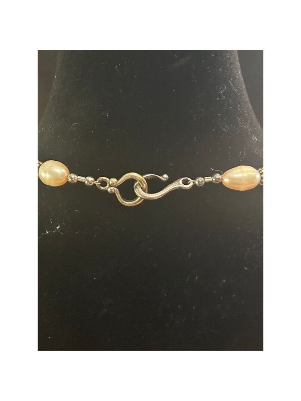 Women's artisan Peach Mother of Pearl Necklace & Earring Set, One Size - Picture 4 of 8